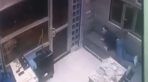 Ankara'da korku dolu anlar! Taksi şoförüyle tartışan yolcu 3 el ateş etti